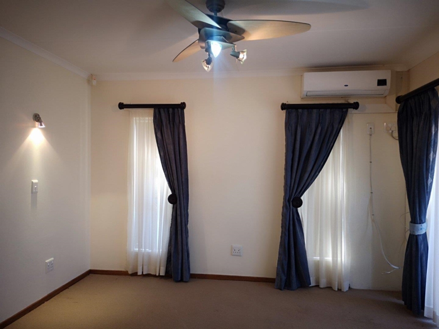 5 Bedroom Property for Sale in Menkenkop Western Cape